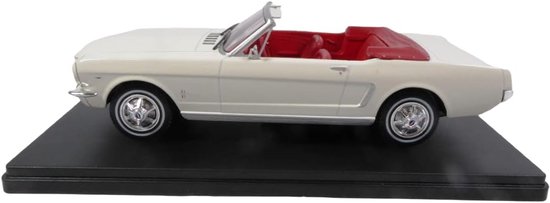 - Miniatuurauto gereproduceerd in schaal 1/24 compatibel voor Ford Mustang cabrio 1965 - M002